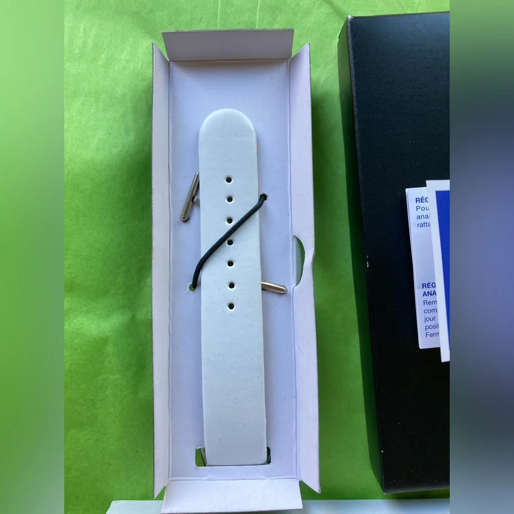 Avon Tis The Season Snowman Watch, Christmas, Holiday, Blue, White, Silver, NIB - Picture 7 of 16